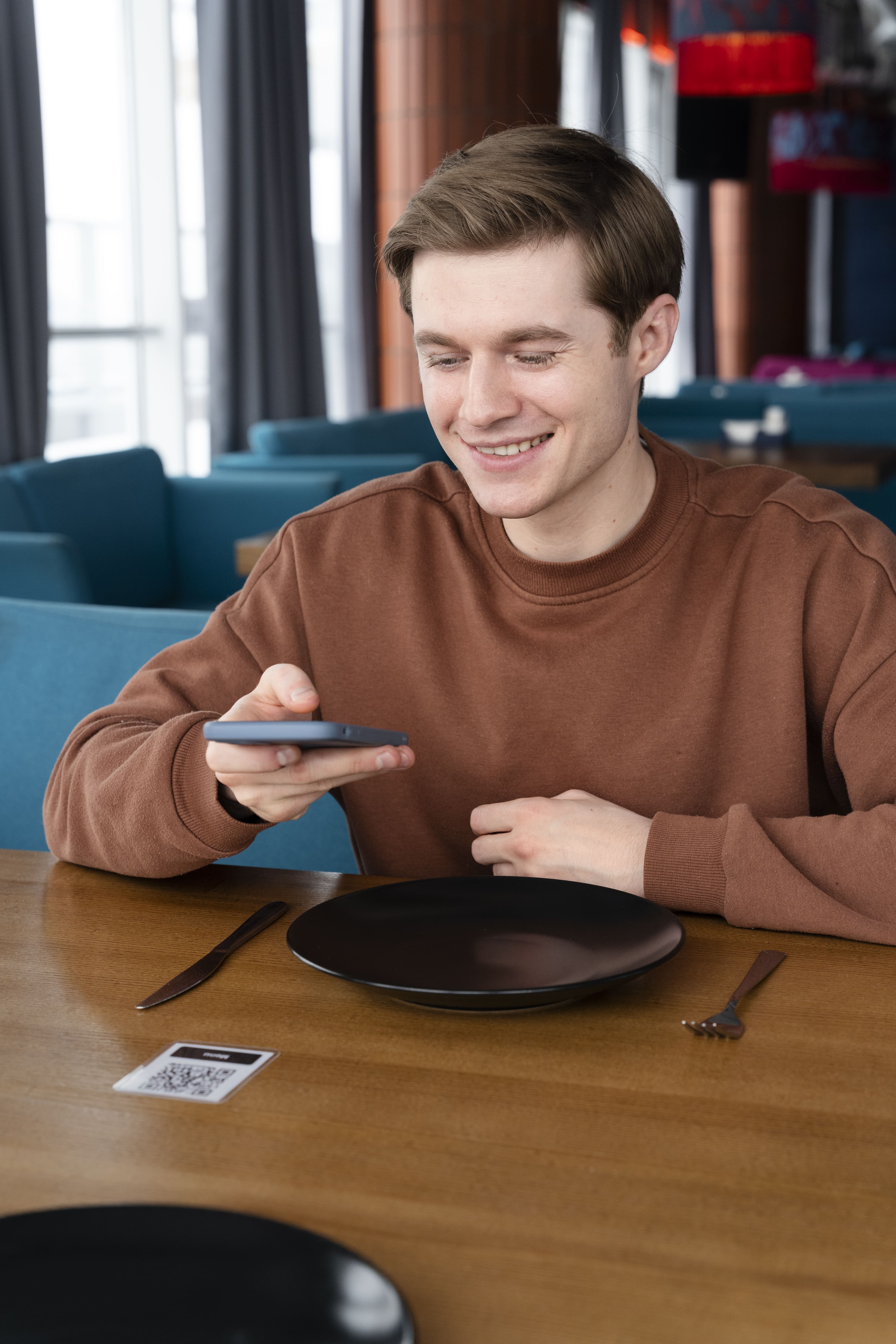 Man downloading app